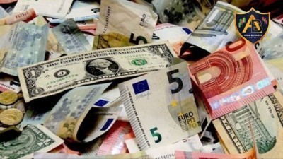 الدولار يتراجع مع تصاعد التوترات التجارية وتحركات متباينة في أسواق العملات العالمية
