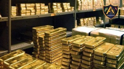 الذهب يستعيد بريقه مدفوعاً بضعف الدولار ومخاوف التصعيد الجمركي الأميركي