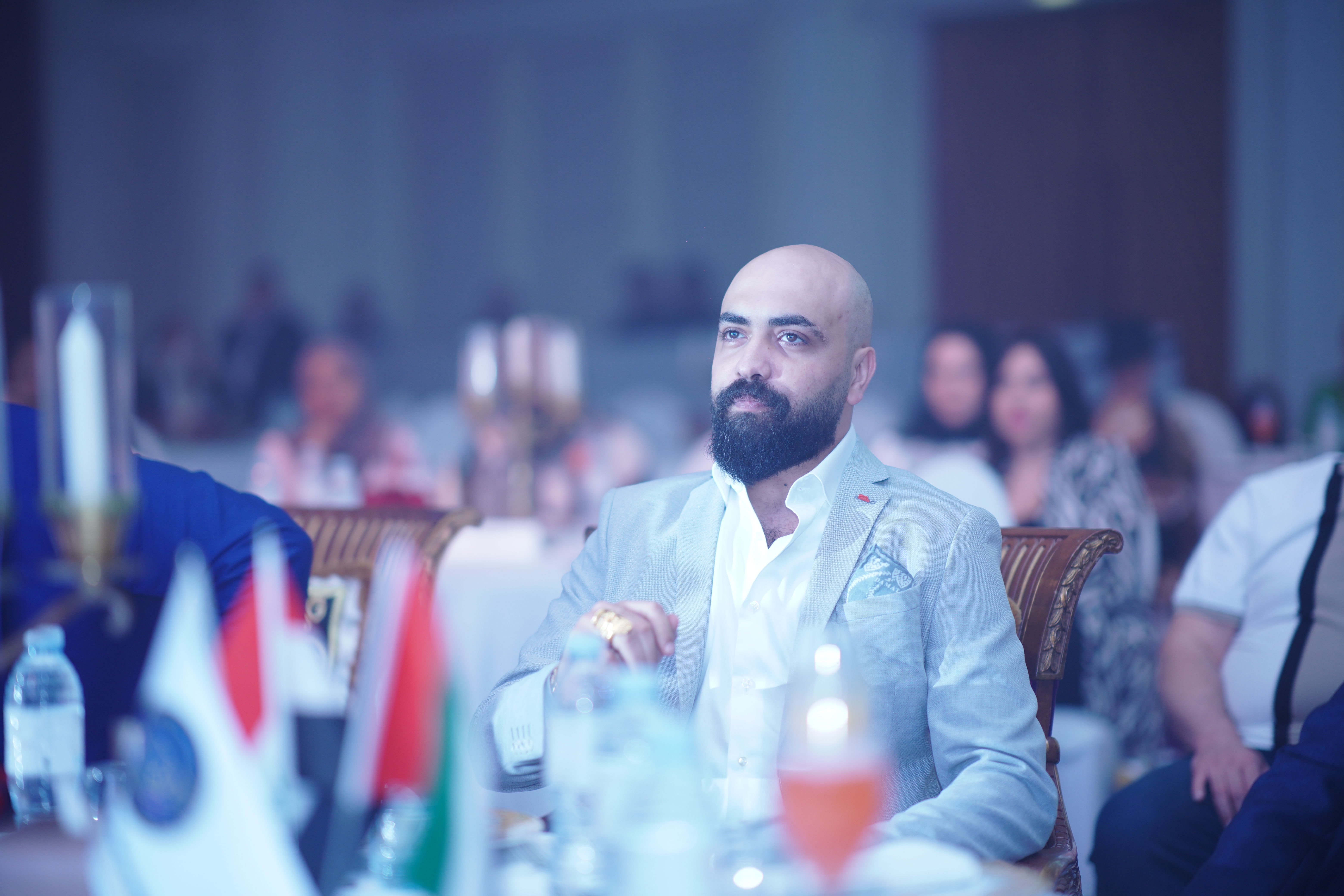 إهداء لكل عميل / مستثمر / وكيل / موظف / متابع لصرح الاكاديمية العربية للاعمال {الشهادات العلمية و التراخيص القانونية}